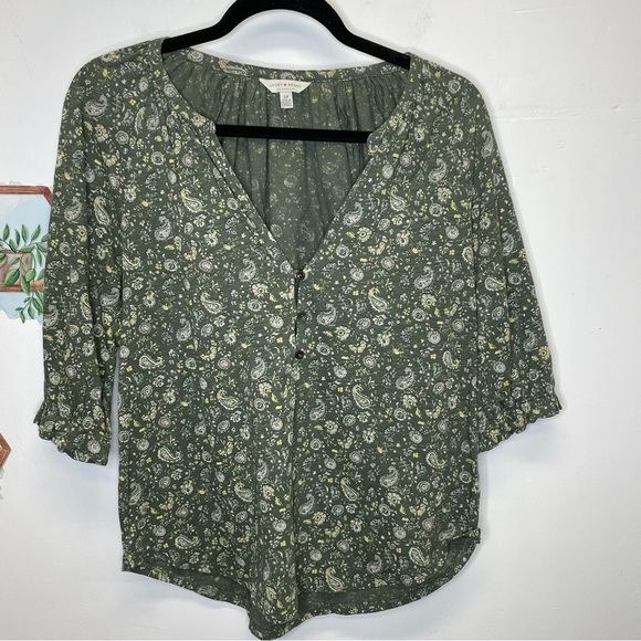 Lucky Brand green paisley v-neck boho shirt - Picture 2 of 6